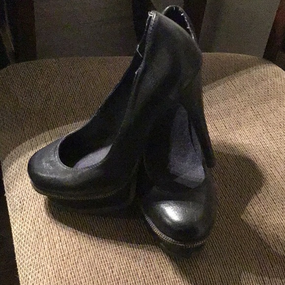 Women’s dress and shoes- size 8 - Picture 5 of 8